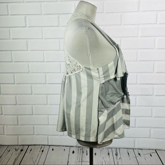 10/$25🦋 Aviva Gray & White Striped Open-Front Cardigan - Size Medium - Picture 5 of 11